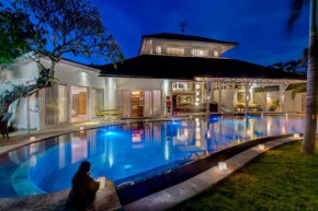 Amazing Villas Complex 8 BR Seminyak w staff 70 Disc